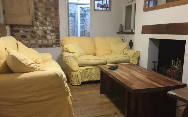 2 Bedroom Central Brighton Apartment