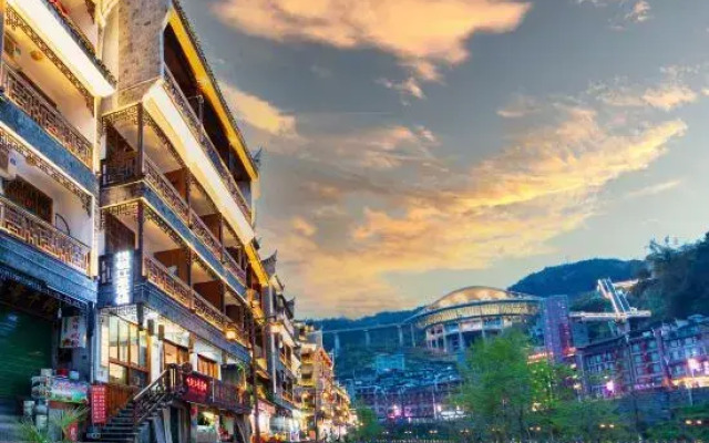 Phoenix Yue Slow River View Inn