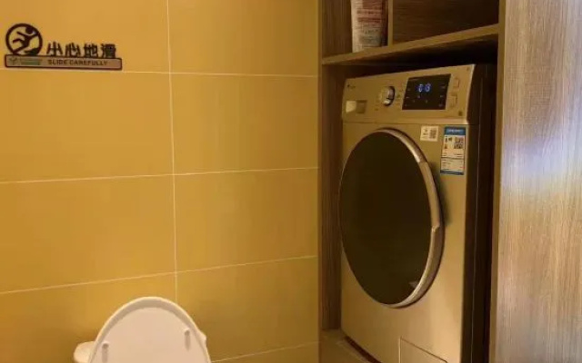 Ye and Chen E-sports Film Hotel (New Railway Station Evergrande Huafu Branch) – Bathroom – Shijiazhuang