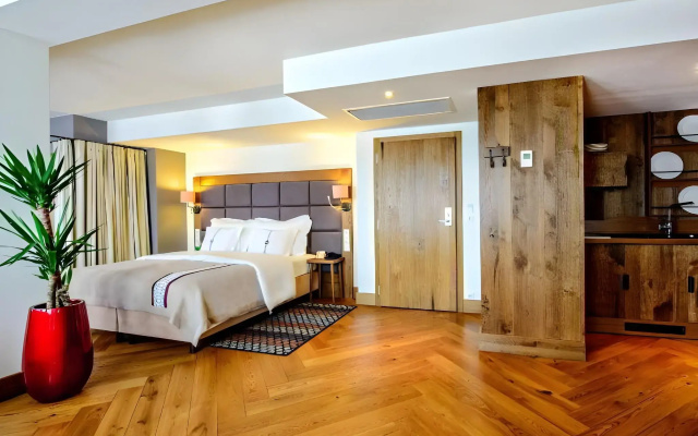 Bristol Tradition and Luxury