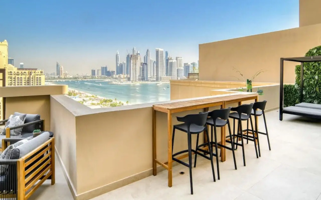 Modern 3BR Palm Penthouse w Private Plunge Pool