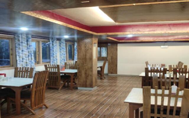 Green Plaza by StayApart