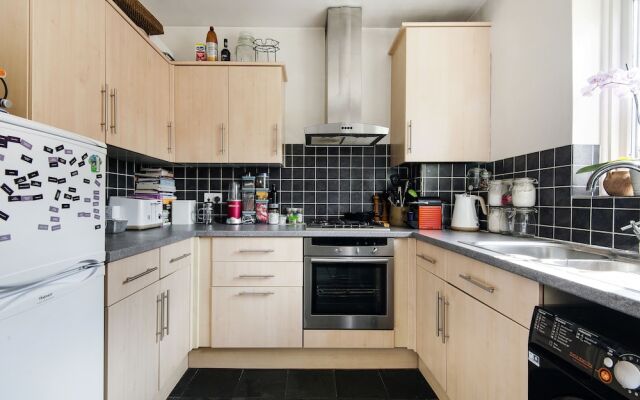 Bright and Breezy home by Clapham Common