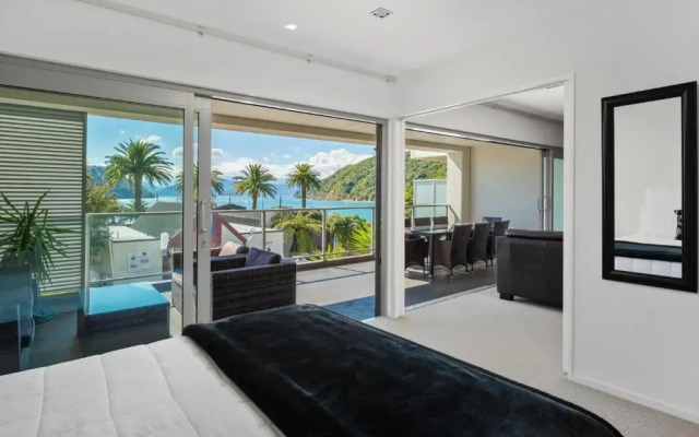 Luxury Waterfront Apartment - Abode No 1