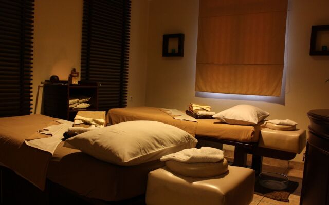Travellers Suites Serviced Apartments