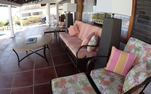 Tumac Villa, 4BR by Jamaican Treasures