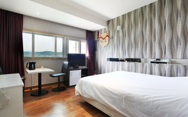 J hotel