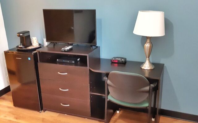 MacIver's Motel & Campground