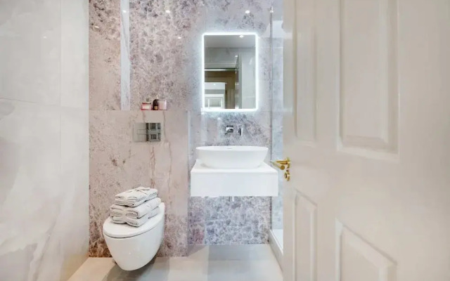 Marble Arch Suite 8-hosted by Sweetstay