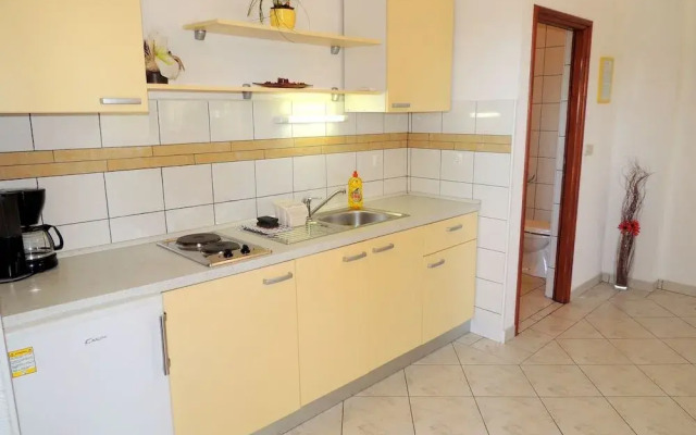 Apartment and rooms Brzac