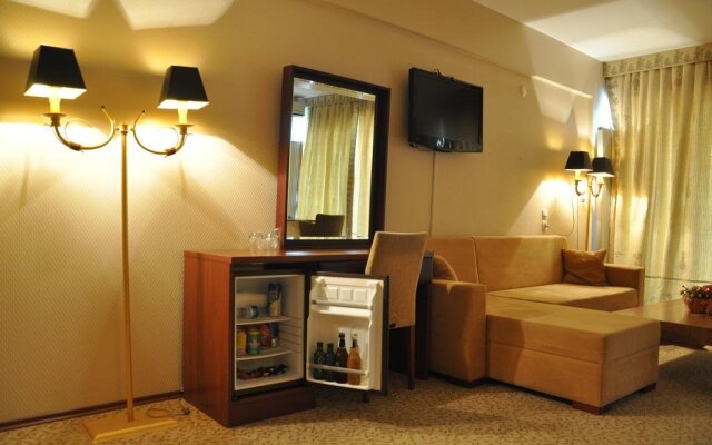 Lake Li̇fe Hotel