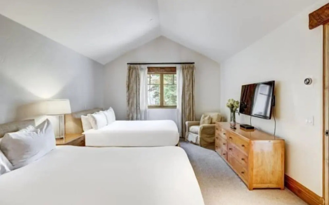 5 Bedroom Luxury Townhome in Lionshead Village