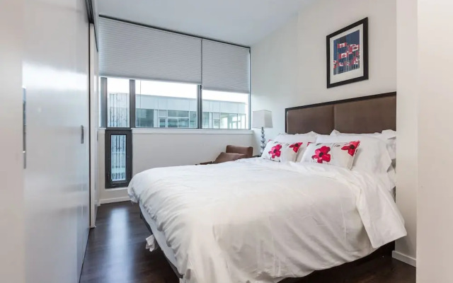 Applewood Suites - 2 BDRM King & Spadina