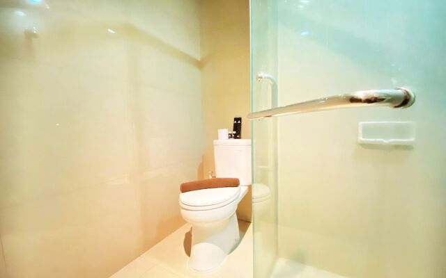 Fancy And Nice Studio At El Royale Apartment