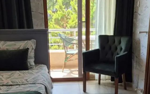 Akçay Pembe Köşk Otel