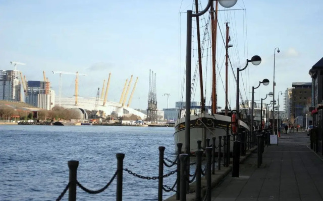 Modern 2 bed apartment in London - RGB 65388