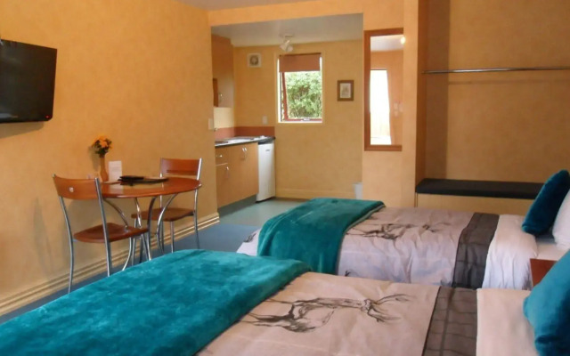 Red Tussock Motel