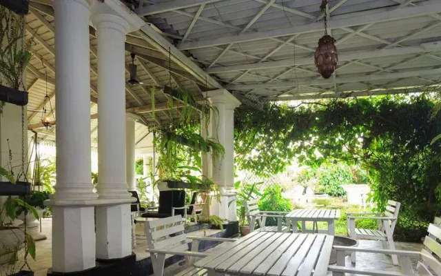Royce Hotel