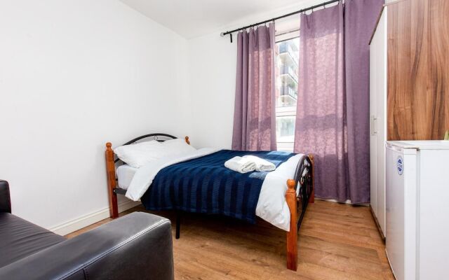 Broxbourne House - Deluxe Guest Room 2