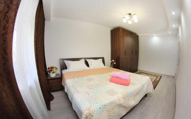 Назарбаева 45 уг Маметовой, ЗОЛОТОЙ КВАДРАТ ЦЕНТР Алматы 2х комн