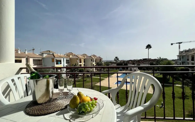 Quarteira Elegant With Pool by Homing