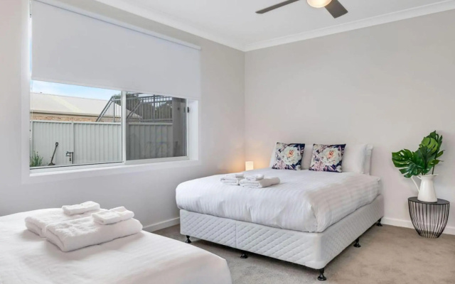Villa Killara Gorgeous Ocean Views and Just Metres from the Sand – Guest Rooms – Vincentia