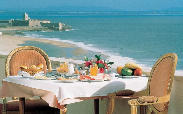 Carcavelos Beach Hotel