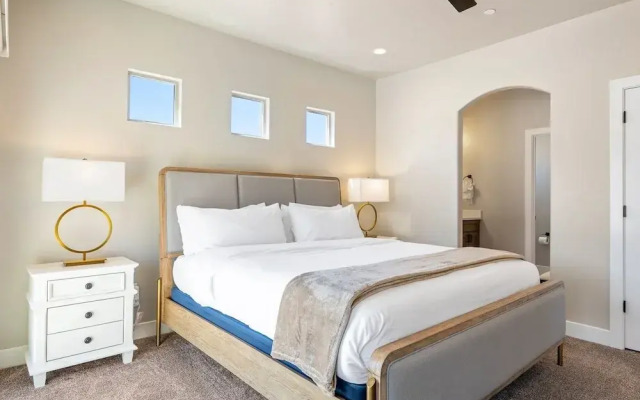 Zion's Paradise 6 Bedroom Townhouse