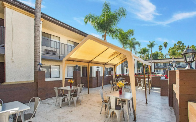 Stanford Inn & Suites Anaheim
