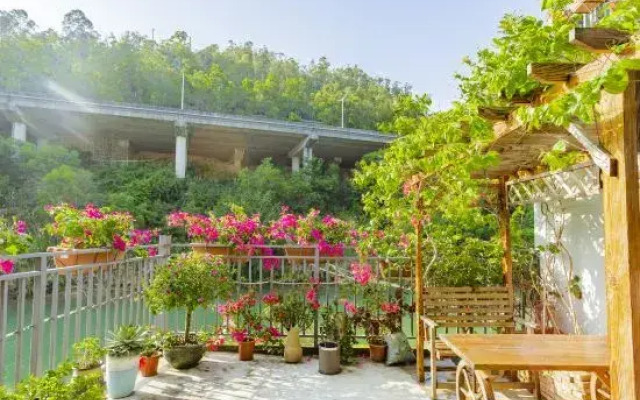 Shenzhen Hua Zhu Xiao Yuan HomestaShenzhen Sha Yu Yong Hua Zhu Xiao Yuan Homesta