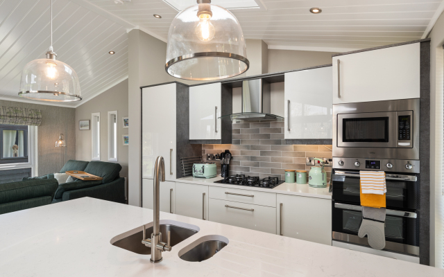 Trevelyn Lodge - Luxury Lodge Hot Tub Close to Beach