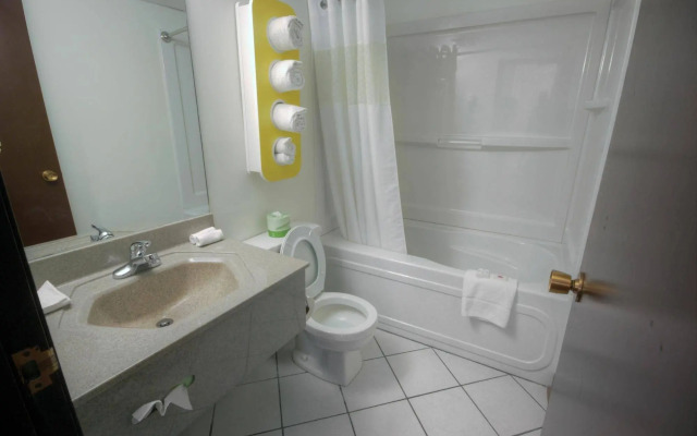 Motel 6 Lethbridge, AB