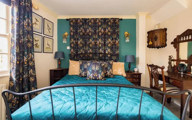 Mayfair 3-bed 6-guest W/patio & ac Berkeley Square