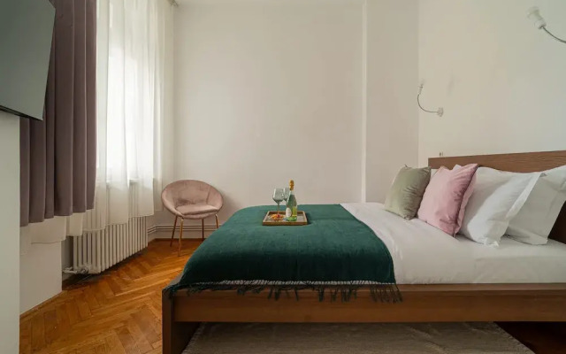 Spacious 3BR Atrium Penthouse Balcony Cismigiu