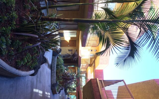 Studio 6 Suites Gardena, CA