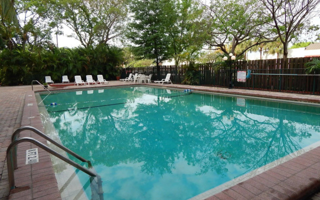 North Miami Beach Gardens Inn & Suites
