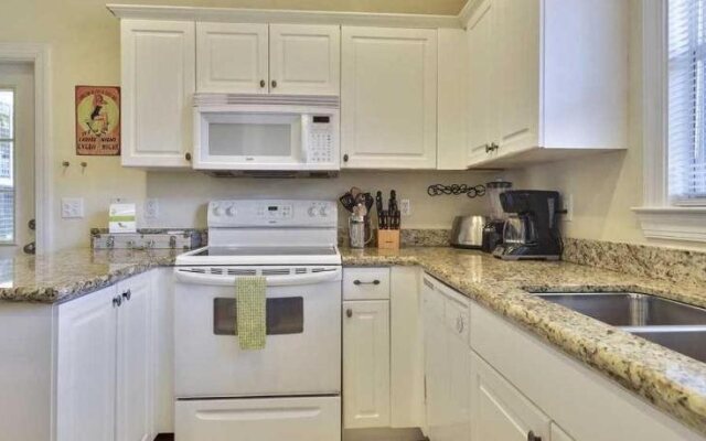 Coral Garden by Avantstay Great Location w/ Balcony & Shared Pool