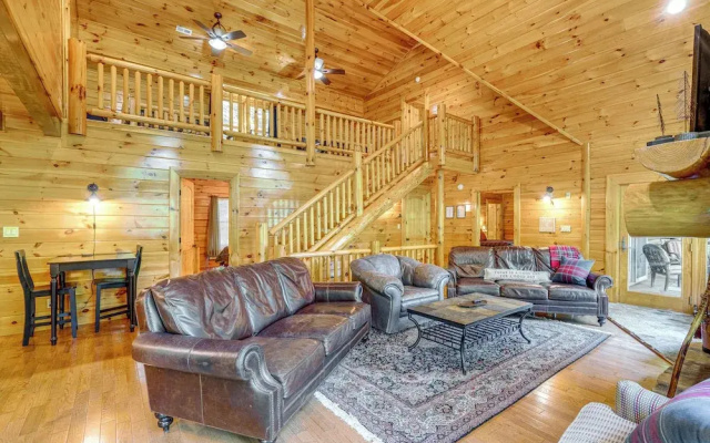 Hike, Fish & Golf: Burnsville Retreat w/ Deck! - фото 3