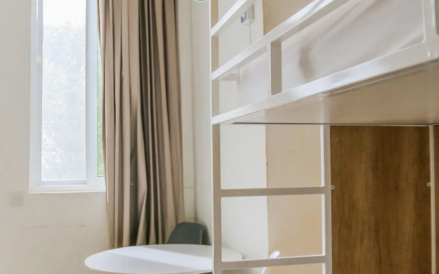 Follow the Sun Boutique Hostel - Pool, Breakfast & Sea Views