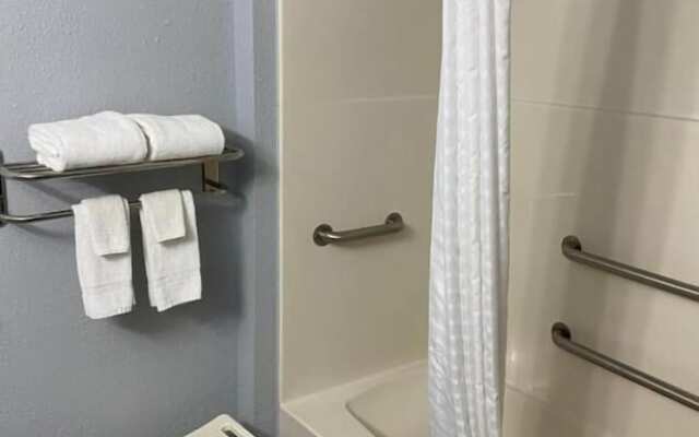 Economy Inn And Suites Cedar Rapids