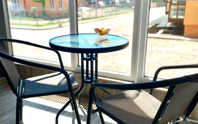 Grey&Yellow on Kotsybinsky Avenue