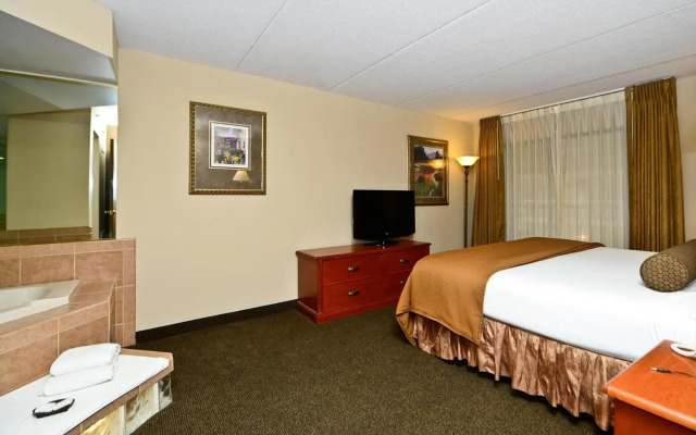Ramada Hotel & Conference Center by Wyndham Plymouth