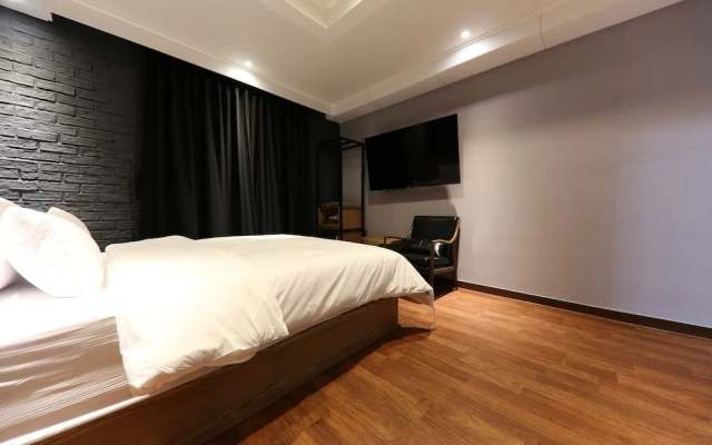 Brown Dot Hotel Cheonan