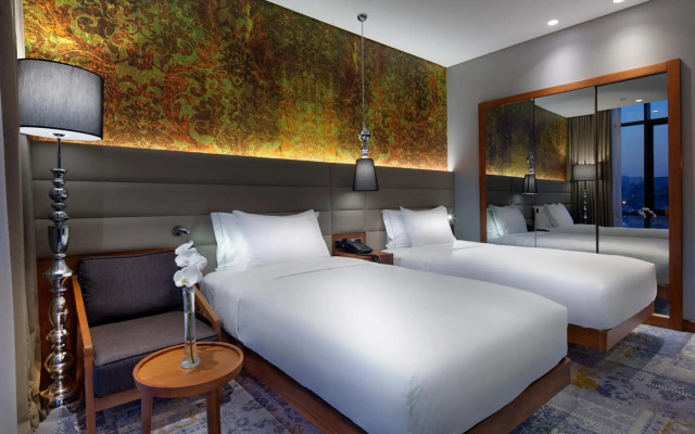 Holiday Inn London - Luton Airport by IHG