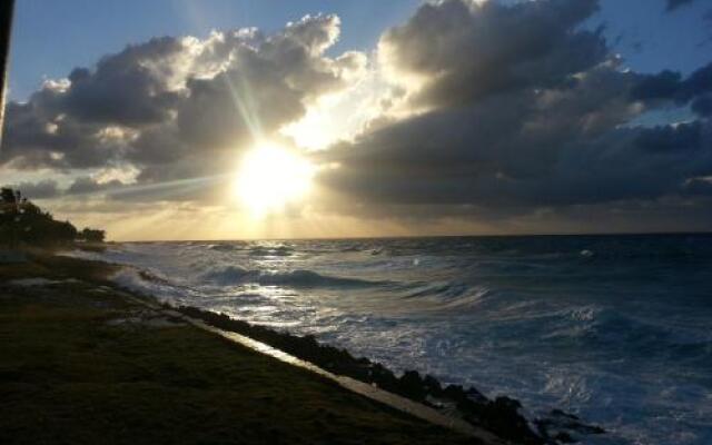 The Rock House Hostel - Adults Only