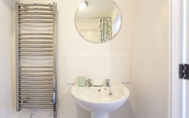 The Rectory Apartment + Free Parking
