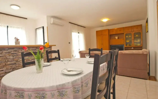 Apartment 1595