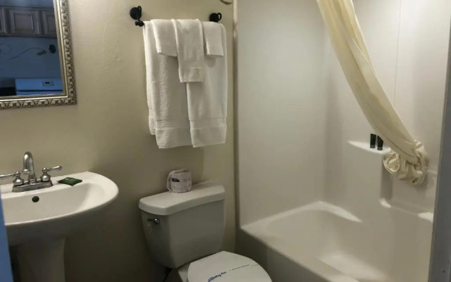 Rodeway Inn & Suites Fireside Lodge