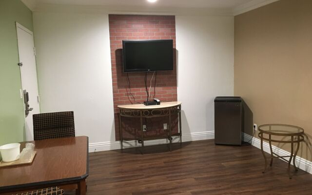 American Inn & Suites LAX