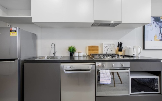 Stunning 2 Bed On Collins With Pool In Southern Cross